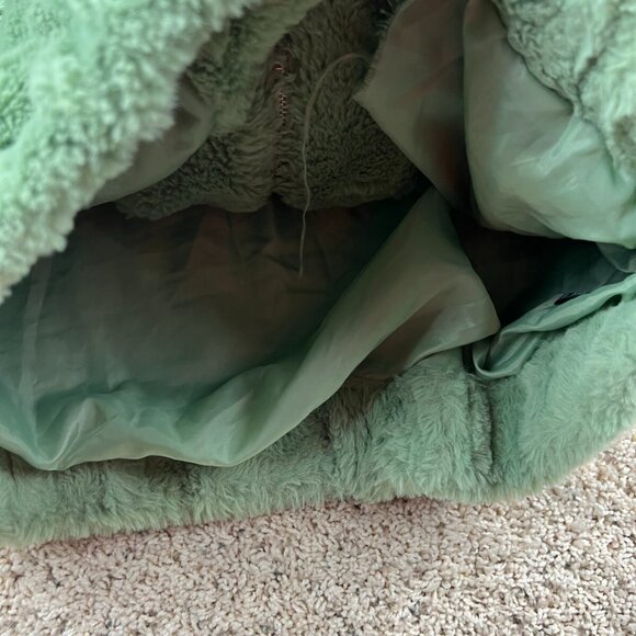 Ambience Outerwear Women's Green Faux Fur Fluffy Soft Jacket size L Full Zip - Picture 8 of 9